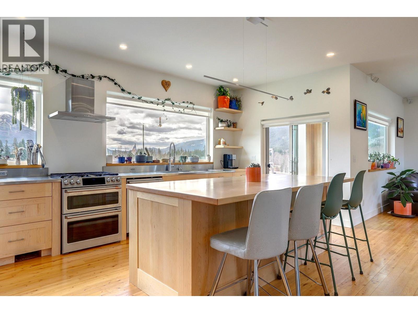 1841 50 Street Nw, Salmon Arm, British Columbia  V1E 3B1 - Photo 27 - 10383291