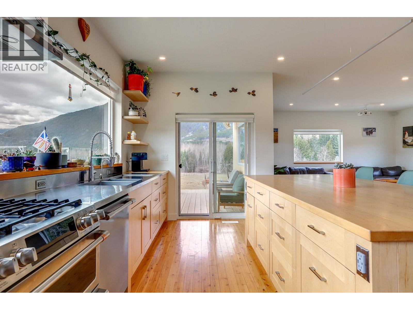 1841 50 Street Nw, Salmon Arm, British Columbia  V1E 3B1 - Photo 28 - 10383291