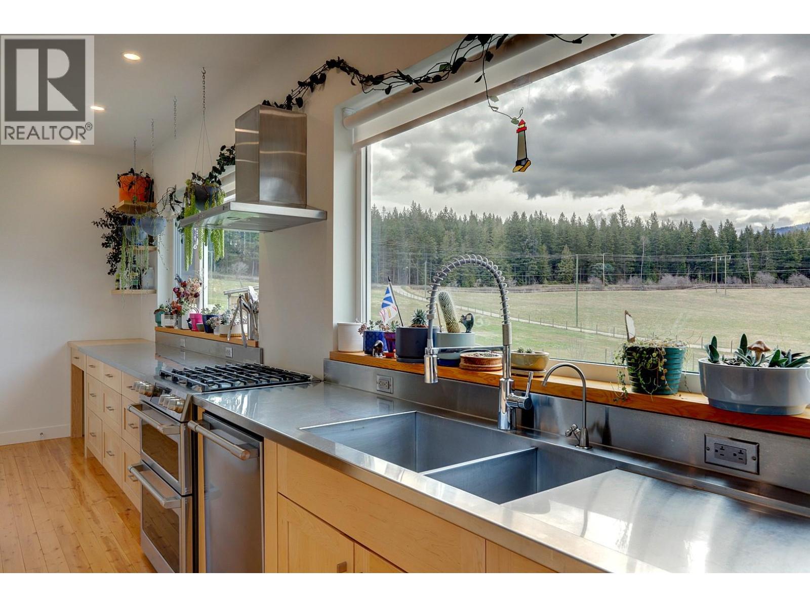 1841 50 Street Nw, Salmon Arm, British Columbia  V1E 3B1 - Photo 29 - 10383291