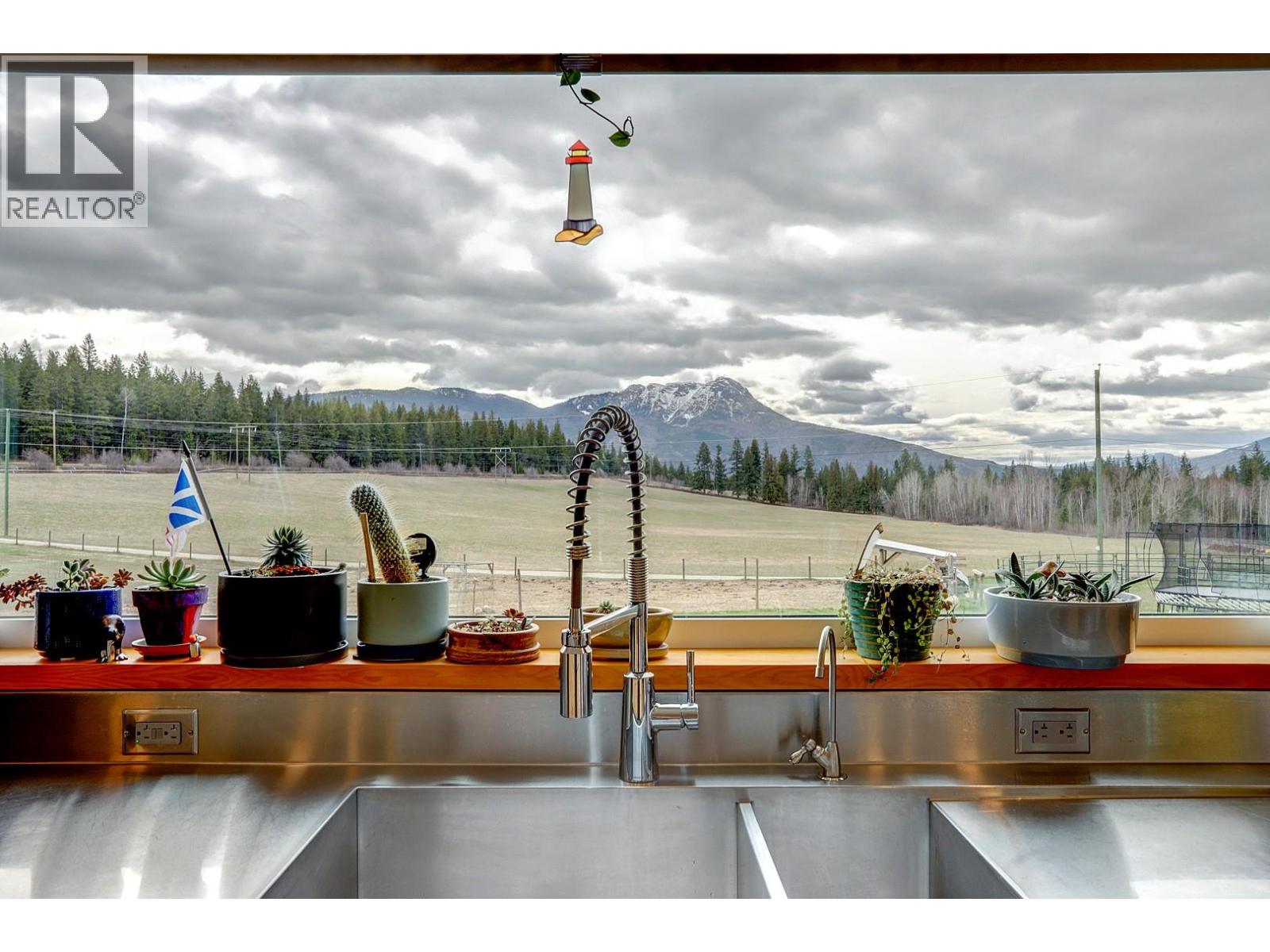 1841 50 Street Nw, Salmon Arm, British Columbia  V1E 3B1 - Photo 30 - 10383291