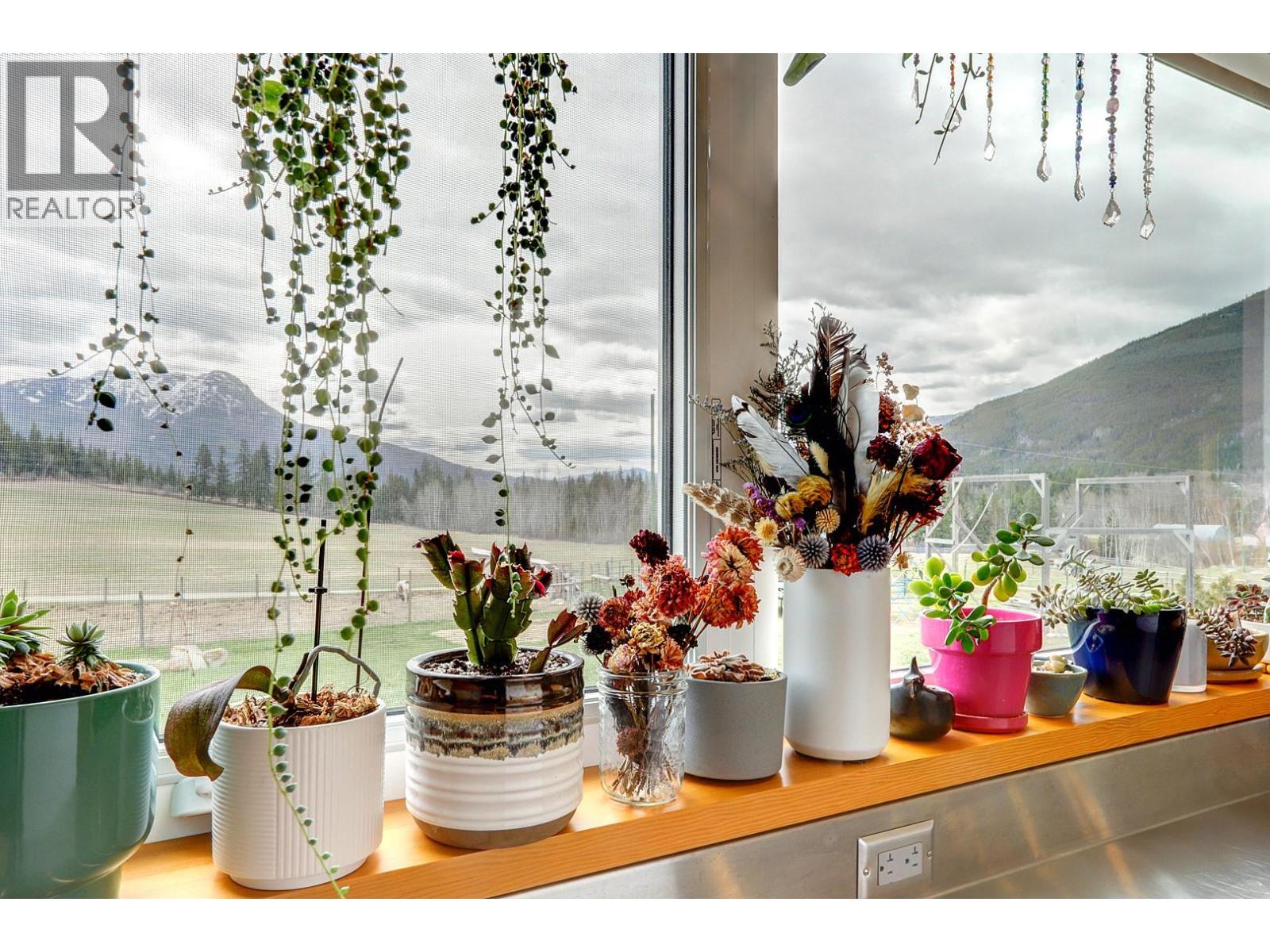 1841 50 Street Nw, Salmon Arm, British Columbia  V1E 3B1 - Photo 31 - 10383291