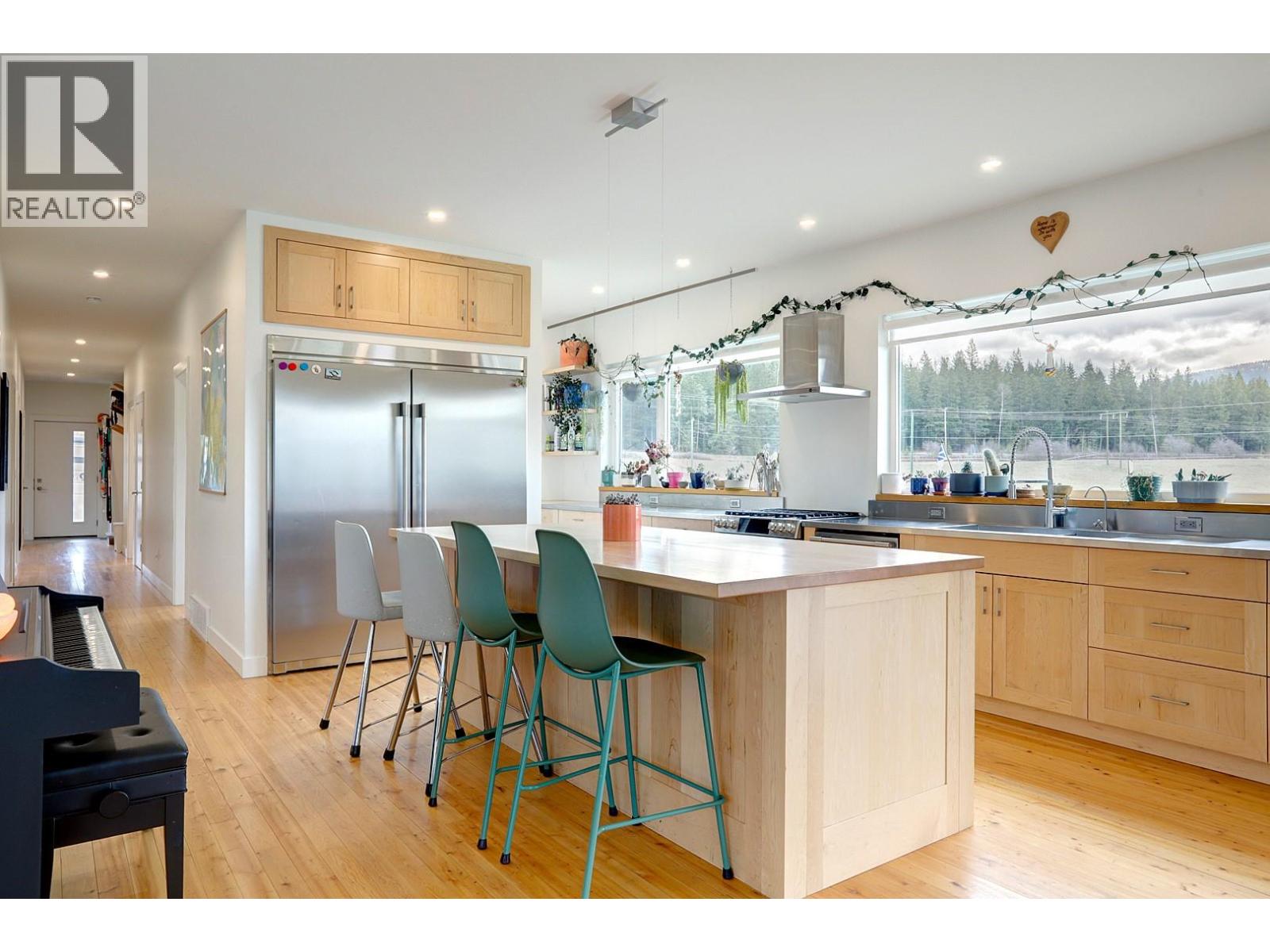 1841 50 Street Nw, Salmon Arm, British Columbia  V1E 3B1 - Photo 33 - 10383291