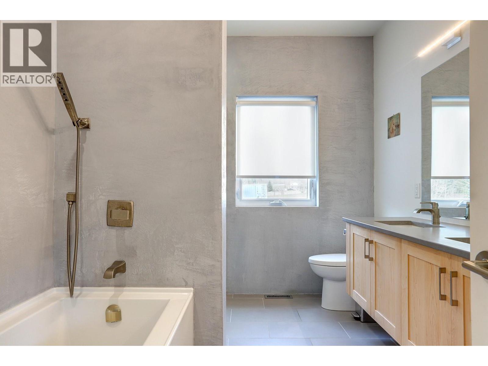 1841 50 Street Nw, Salmon Arm, British Columbia  V1E 3B1 - Photo 40 - 10383291