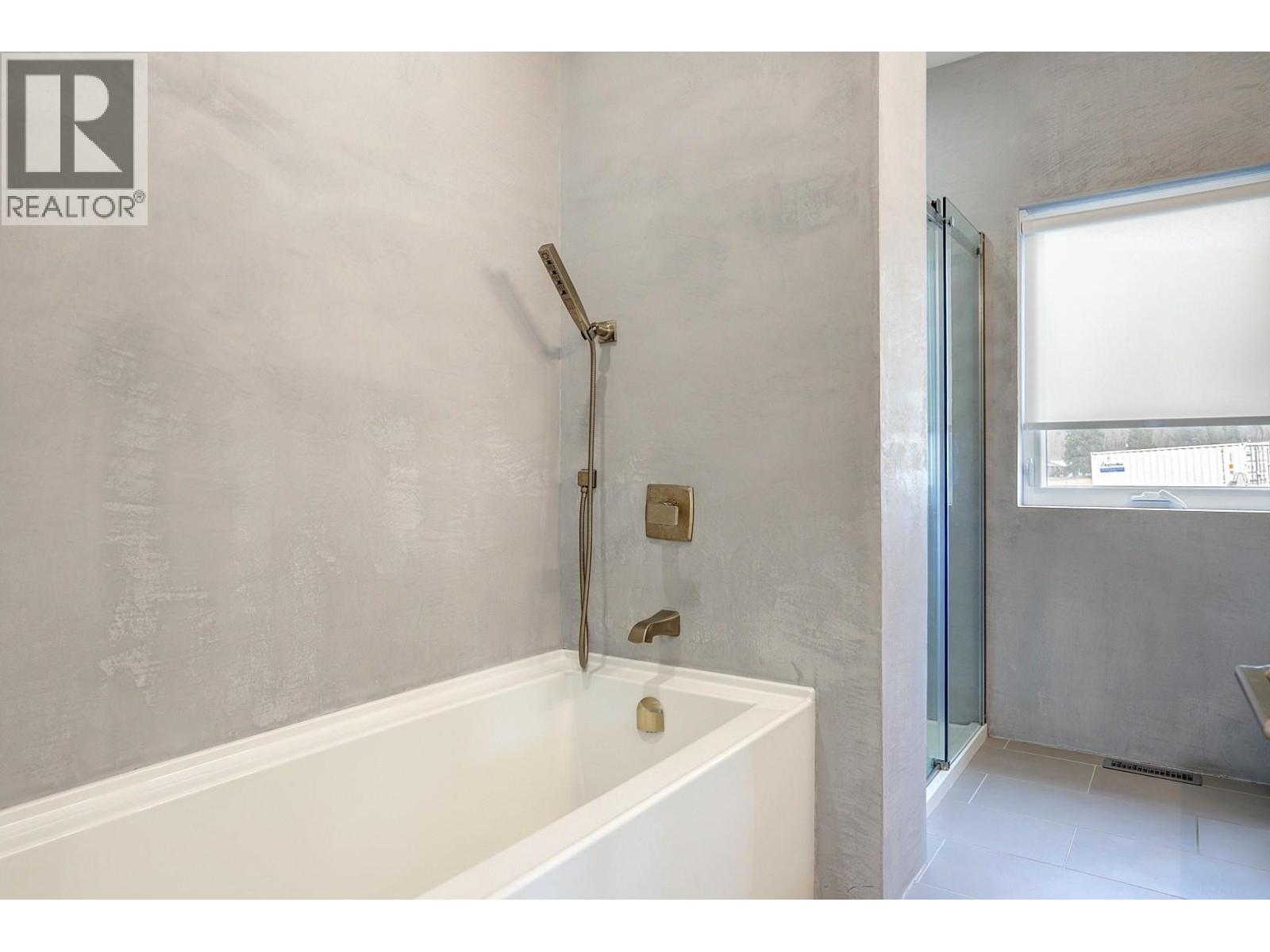 1841 50 Street Nw, Salmon Arm, British Columbia  V1E 3B1 - Photo 41 - 10383291