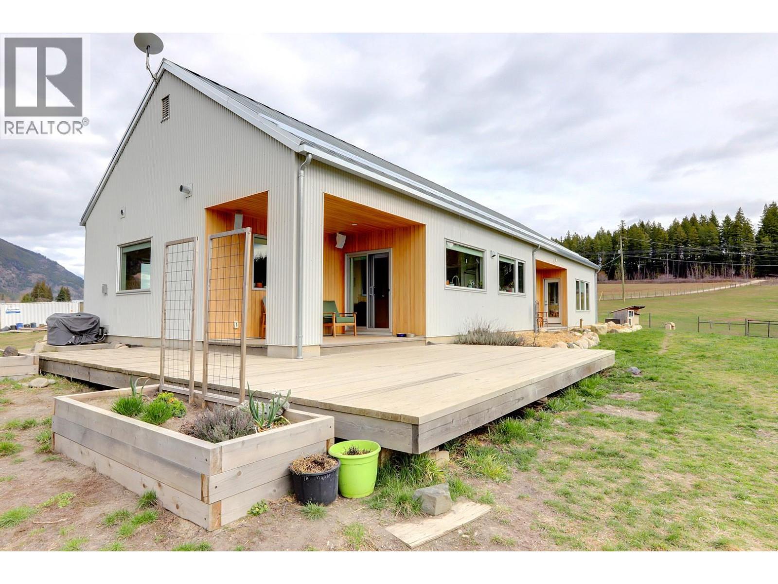 1841 50 Street Nw, Salmon Arm, British Columbia  V1E 3B1 - Photo 5 - 10383291