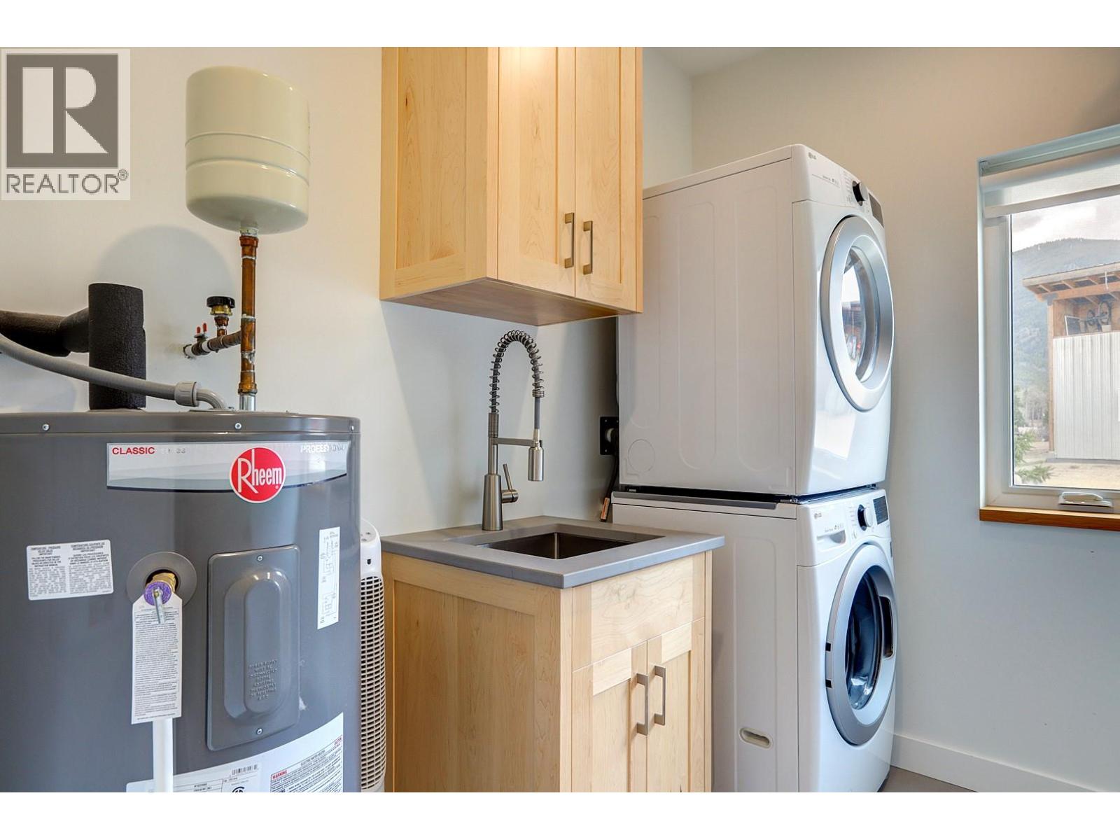 1841 50 Street Nw, Salmon Arm, British Columbia  V1E 3B1 - Photo 52 - 10383291