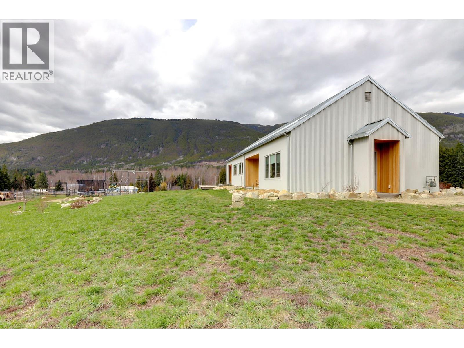 1841 50 Street Nw, Salmon Arm, British Columbia  V1E 3B1 - Photo 57 - 10383291