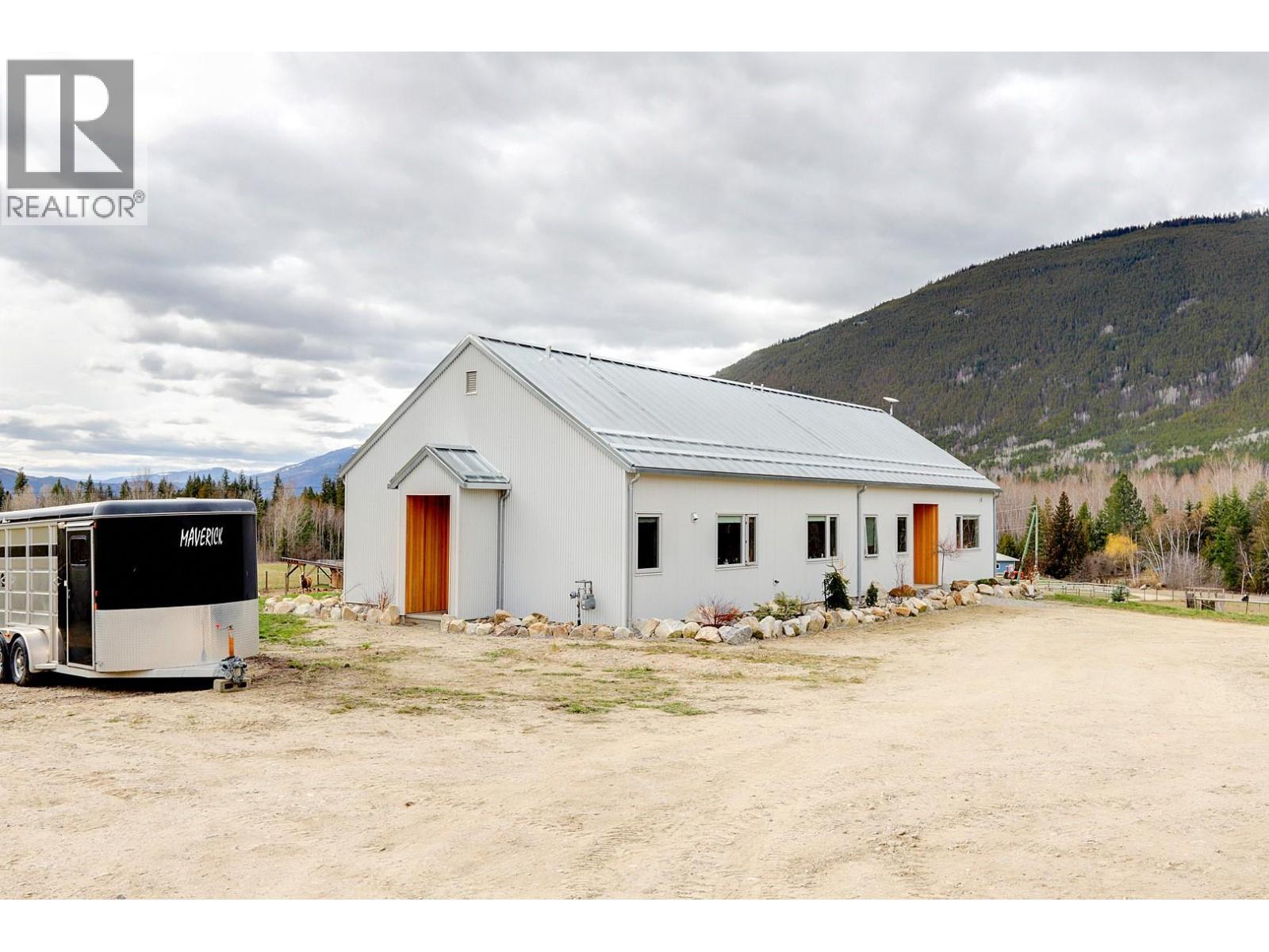 1841 50 Street Nw, Salmon Arm, British Columbia  V1E 3B1 - Photo 6 - 10383291