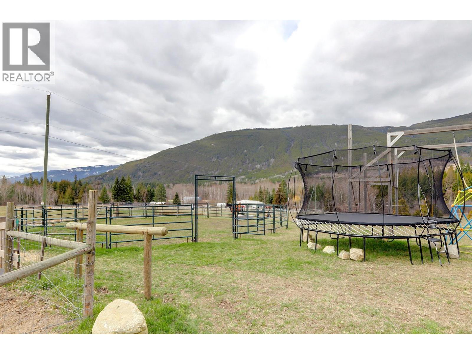 1841 50 Street Nw, Salmon Arm, British Columbia  V1E 3B1 - Photo 60 - 10383291