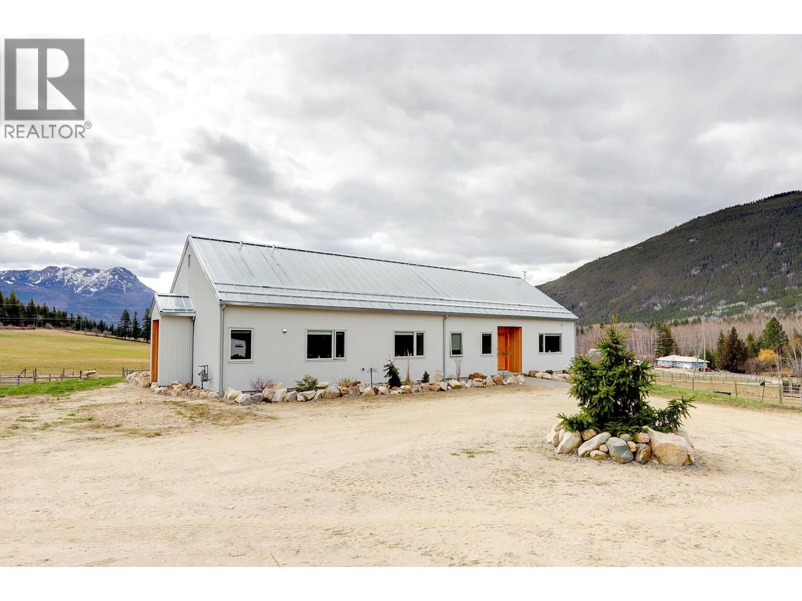 1841 50 Street Nw, Salmon Arm, British Columbia  V1E 3B1 - Photo 8 - 10383291