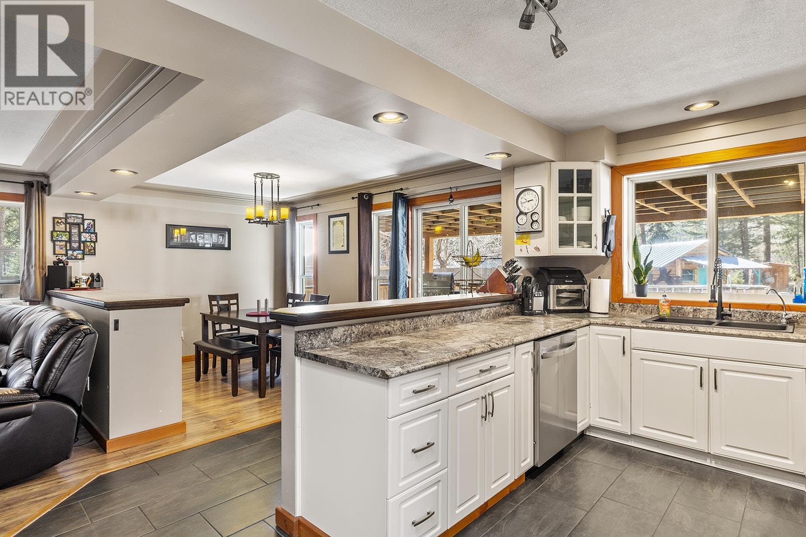 5835 3rd Street, Beaverdell, British Columbia  V0H 1A0 - Photo 33 - 10383185