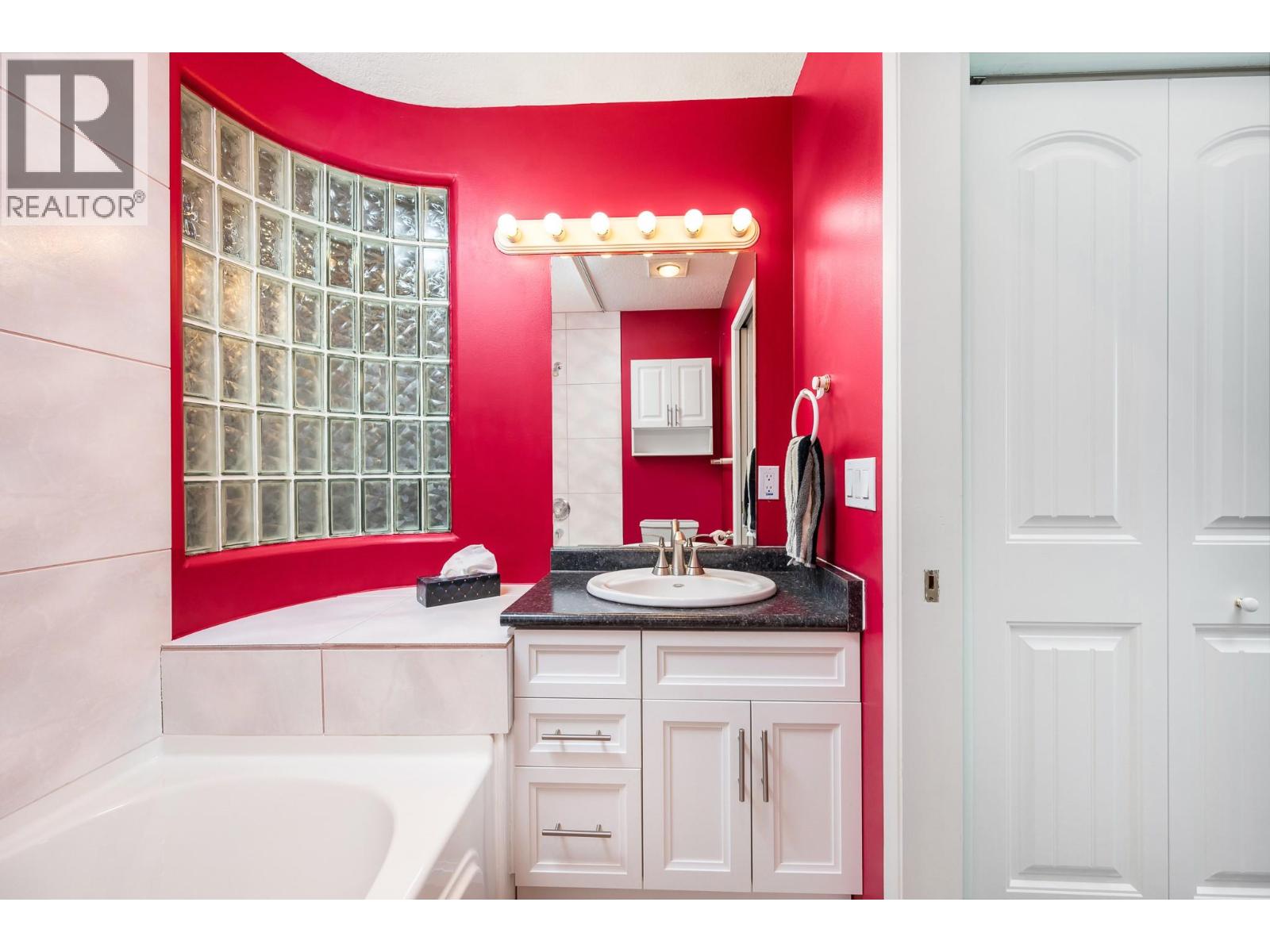 3221 Centennial Drive Unit# 402, Vernon, British Columbia  V1T 2T8 - Photo 18 - 10382991