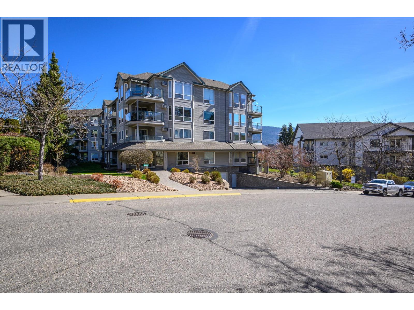 3221 Centennial Drive Unit# 402, Vernon, British Columbia  V1T 2T8 - Photo 3 - 10382991