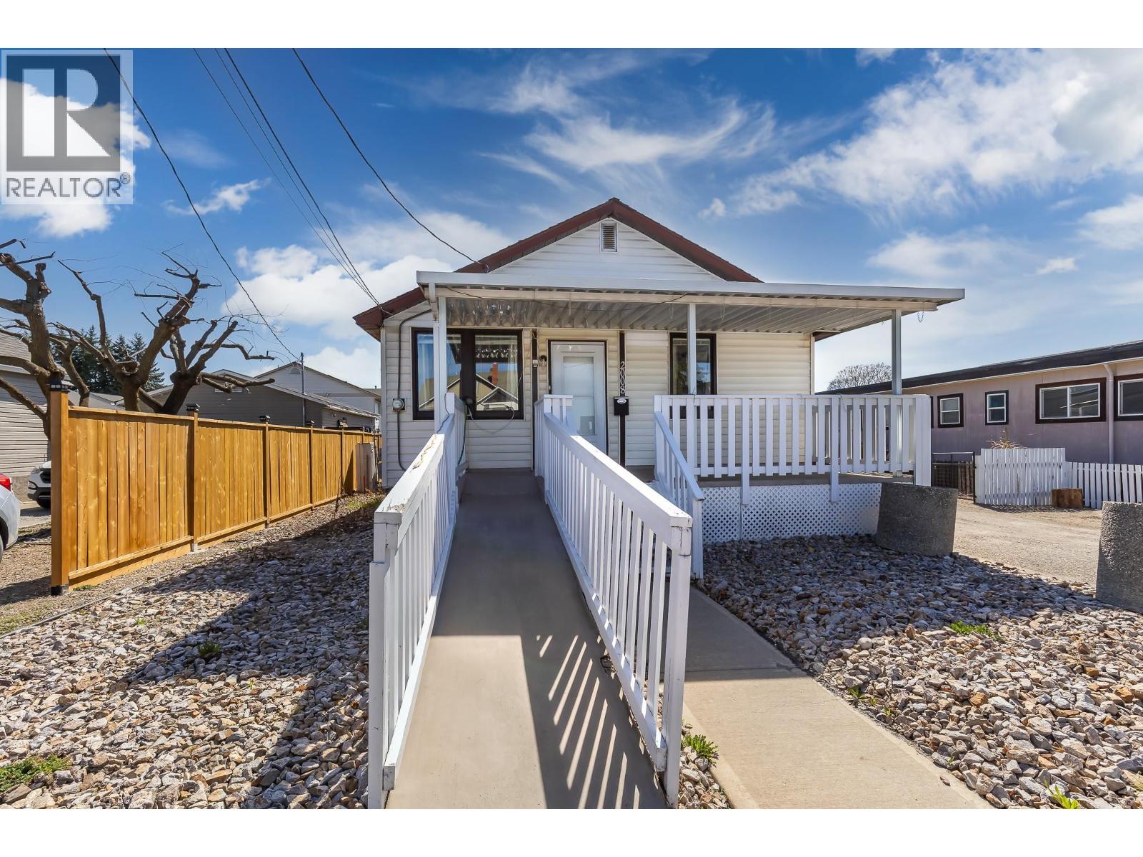 2008 45 Avenue, Vernon, British Columbia  V1T 5P2 - Photo 2 - 10382622