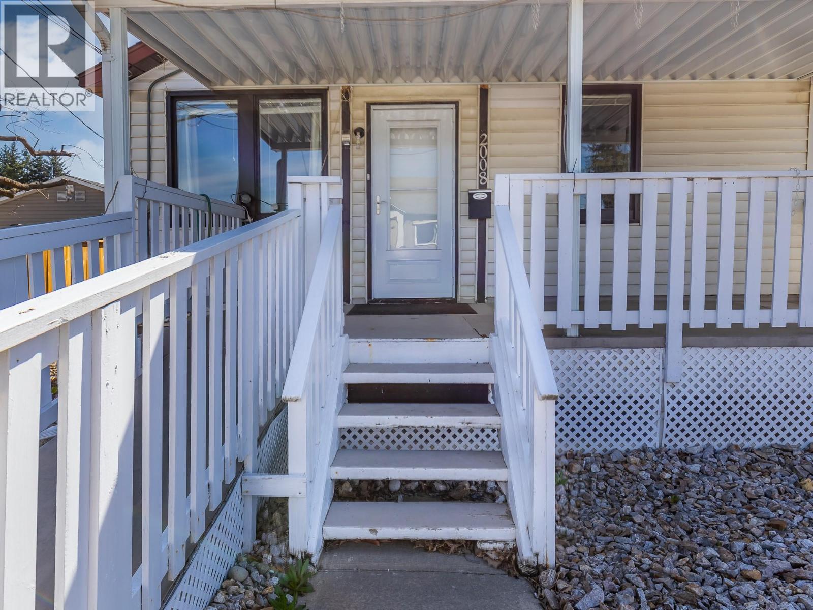 2008 45 Avenue, Vernon, British Columbia  V1T 5P2 - Photo 4 - 10382622