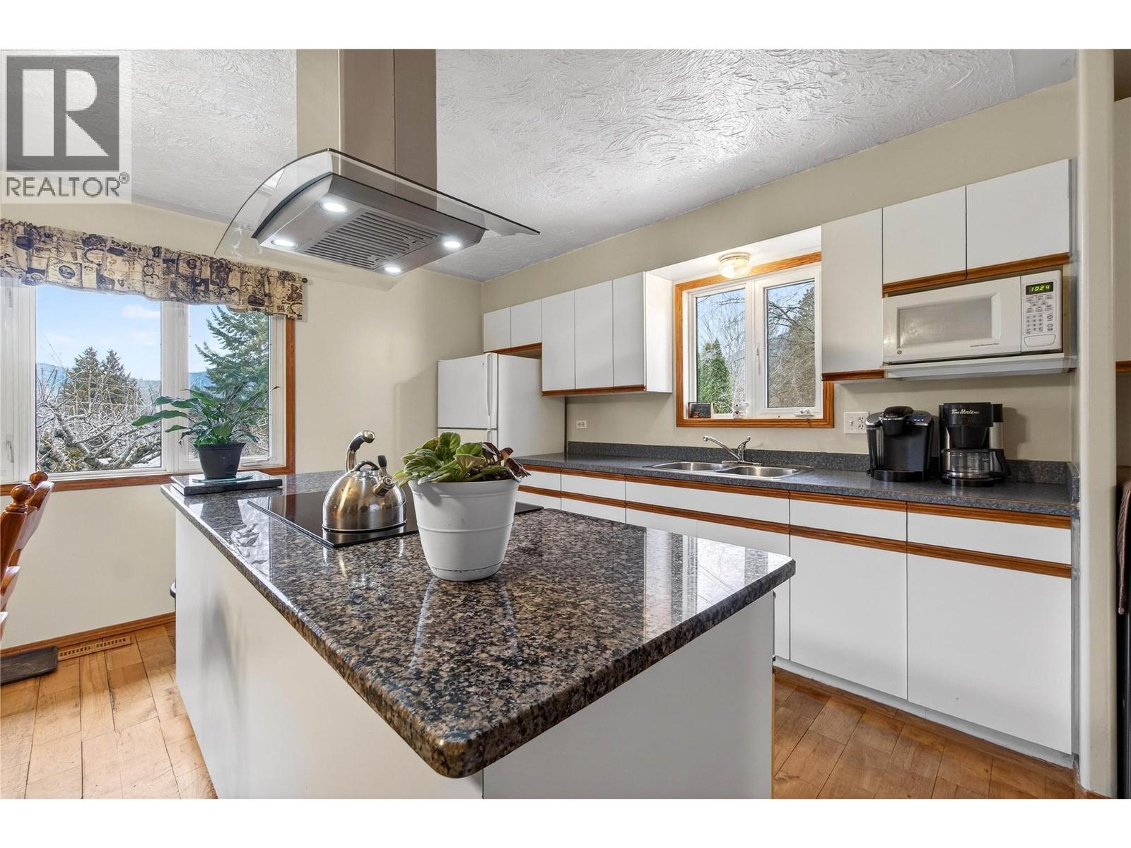 4640 70 Avenue Ne, Salmon Arm, British Columbia  V0E 1K0 - Photo 10 - 10378900