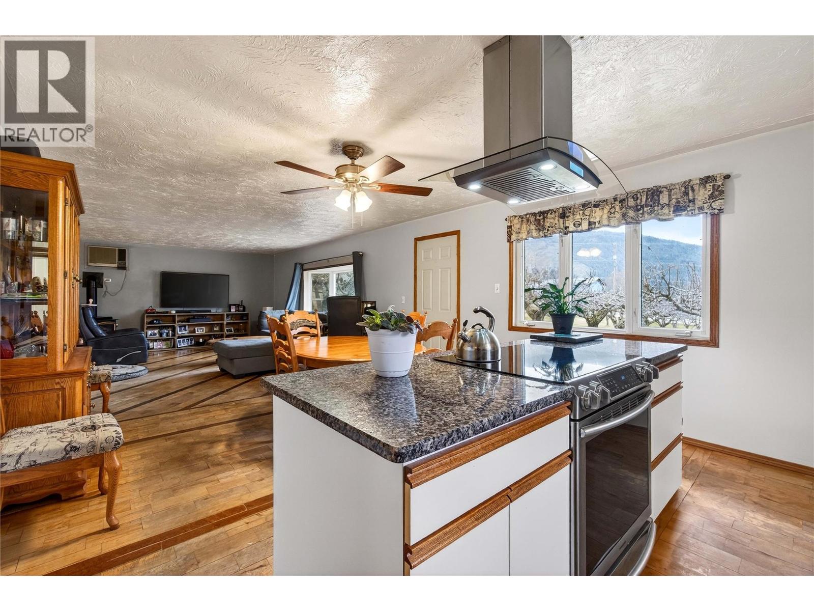 4640 70 Avenue Ne, Salmon Arm, British Columbia  V0E 1K0 - Photo 12 - 10378900