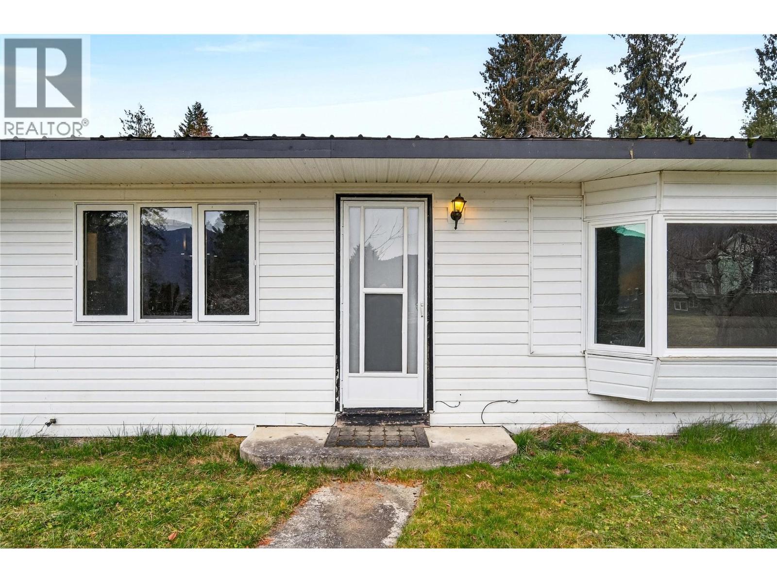 4640 70 Avenue Ne, Salmon Arm, British Columbia  V0E 1K0 - Photo 2 - 10378900