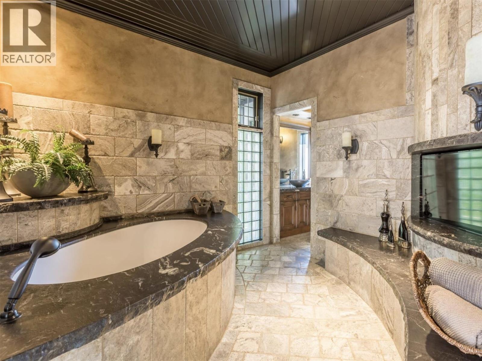 15010 & 15020 Tamarack Drive, Coldstream, British Columbia  V1B 2E1 - Photo 14 - 10378896