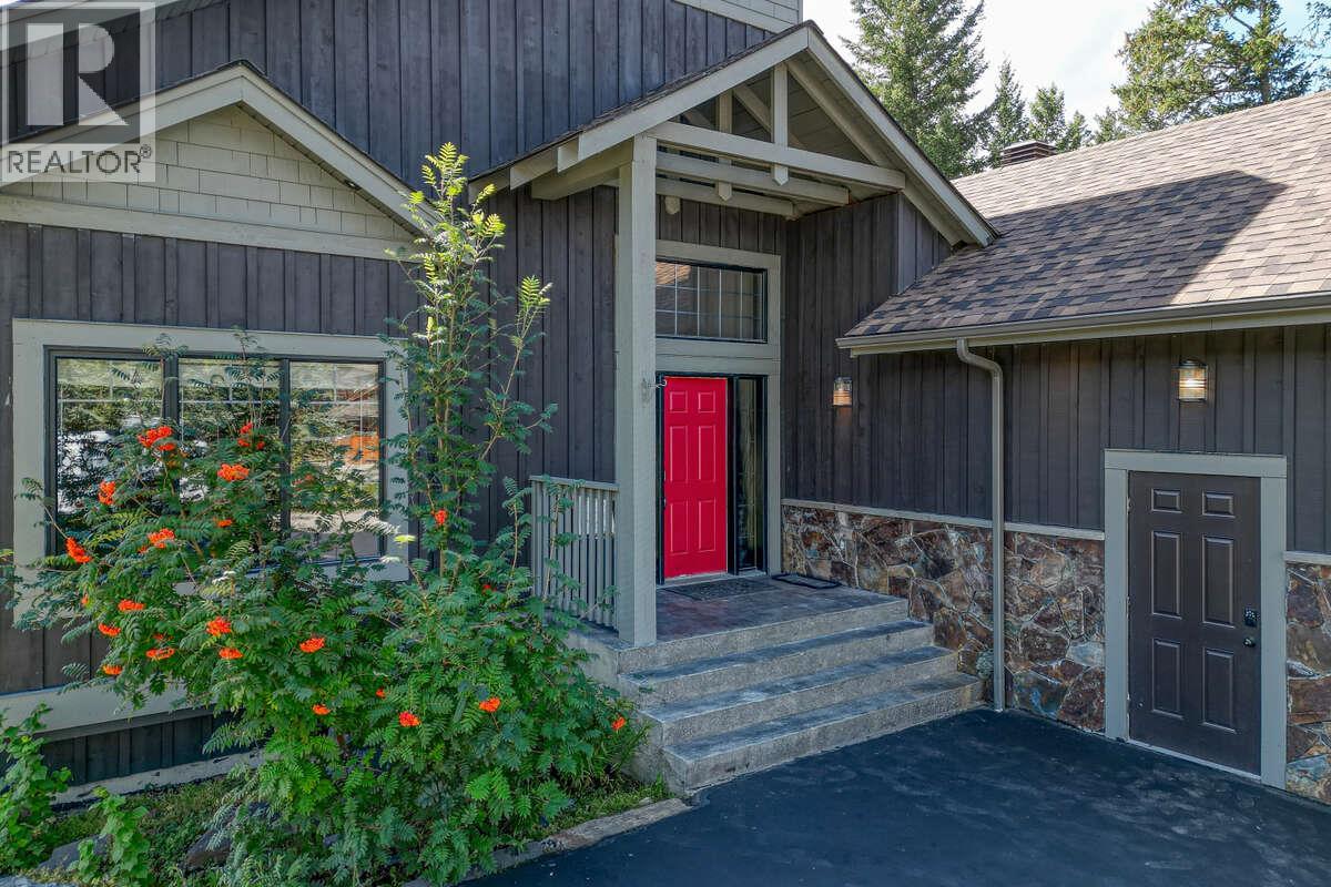 2576 Sandstone Green, Invermere, British Columbia  V0A 1K6 - Photo 2 - 10383530