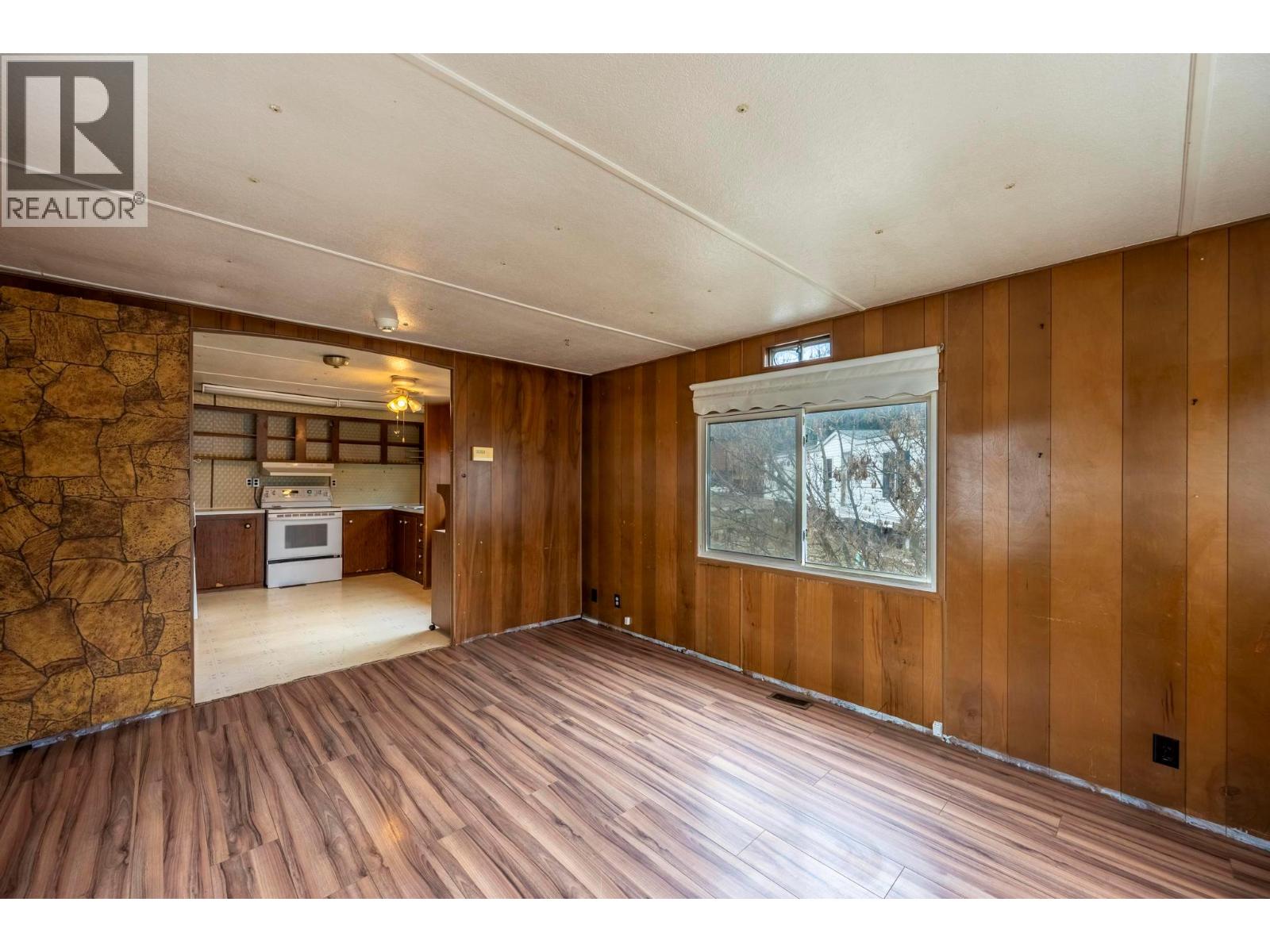 1029 King Crescent, Golden, British Columbia  V0A 1H2 - Photo 3 - 10383542