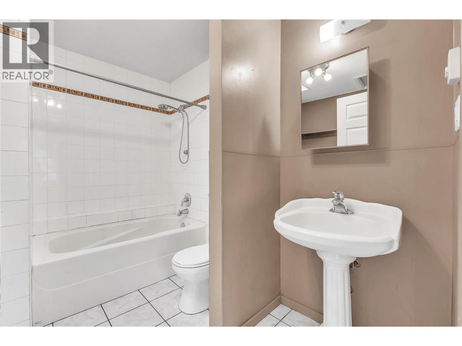 1190 Penticton Avenue, Penticton, British Columbia  V2A 2N2 - Photo 11 - 10383557