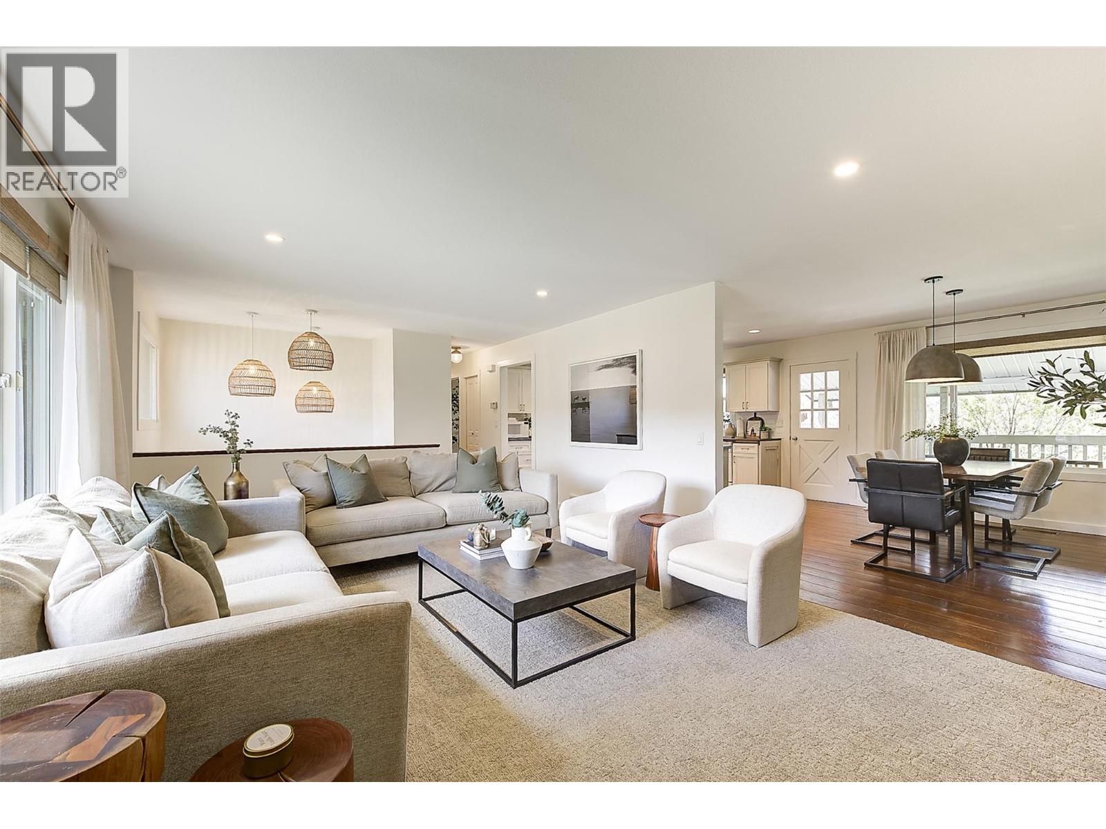 1520 Oakridge Road, Kelowna, British Columbia  V1W 3A9 - Photo 2 - 10383528