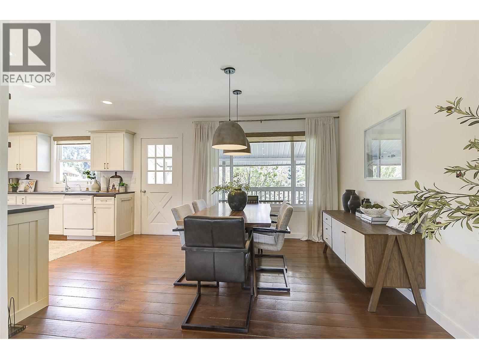 1520 Oakridge Road, Kelowna, British Columbia  V1W 3A9 - Photo 3 - 10383528