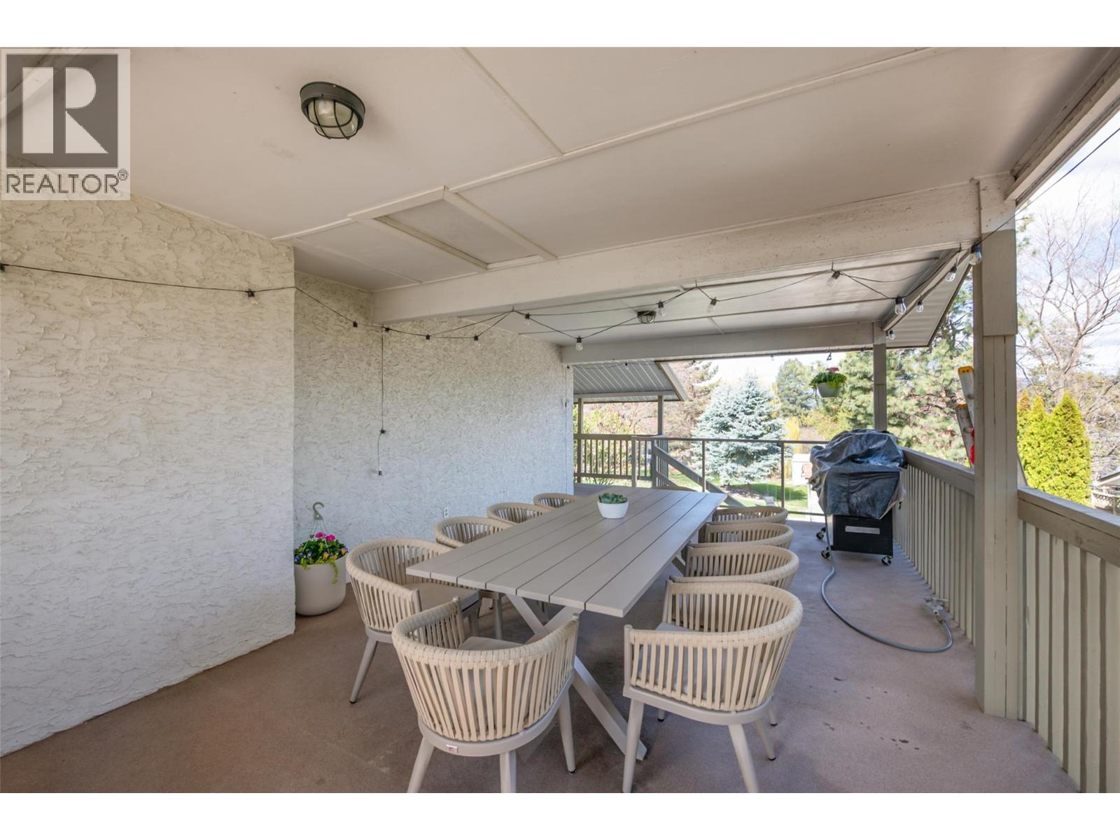 1520 Oakridge Road, Kelowna, British Columbia  V1W 3A9 - Photo 30 - 10383528