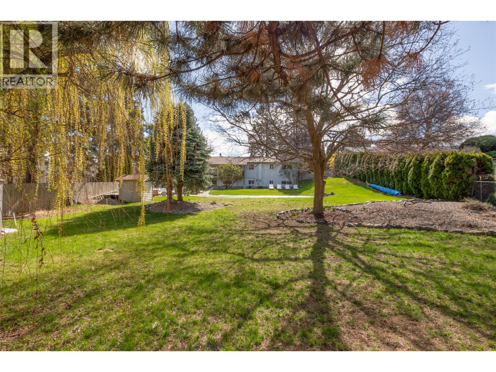 1520 Oakridge Road, Kelowna, British Columbia  V1W 3A9 - Photo 34 - 10383528