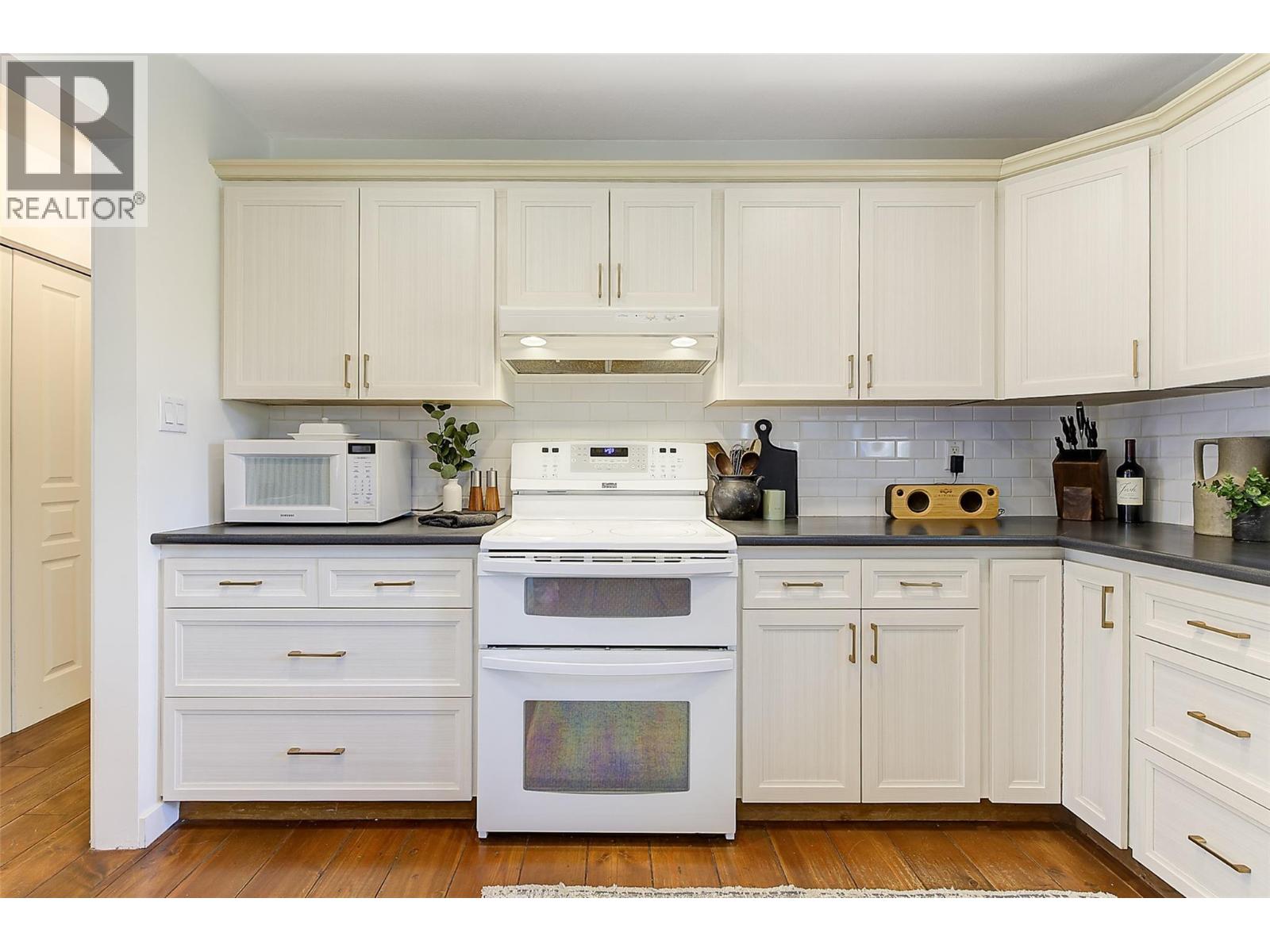 1520 Oakridge Road, Kelowna, British Columbia  V1W 3A9 - Photo 7 - 10383528