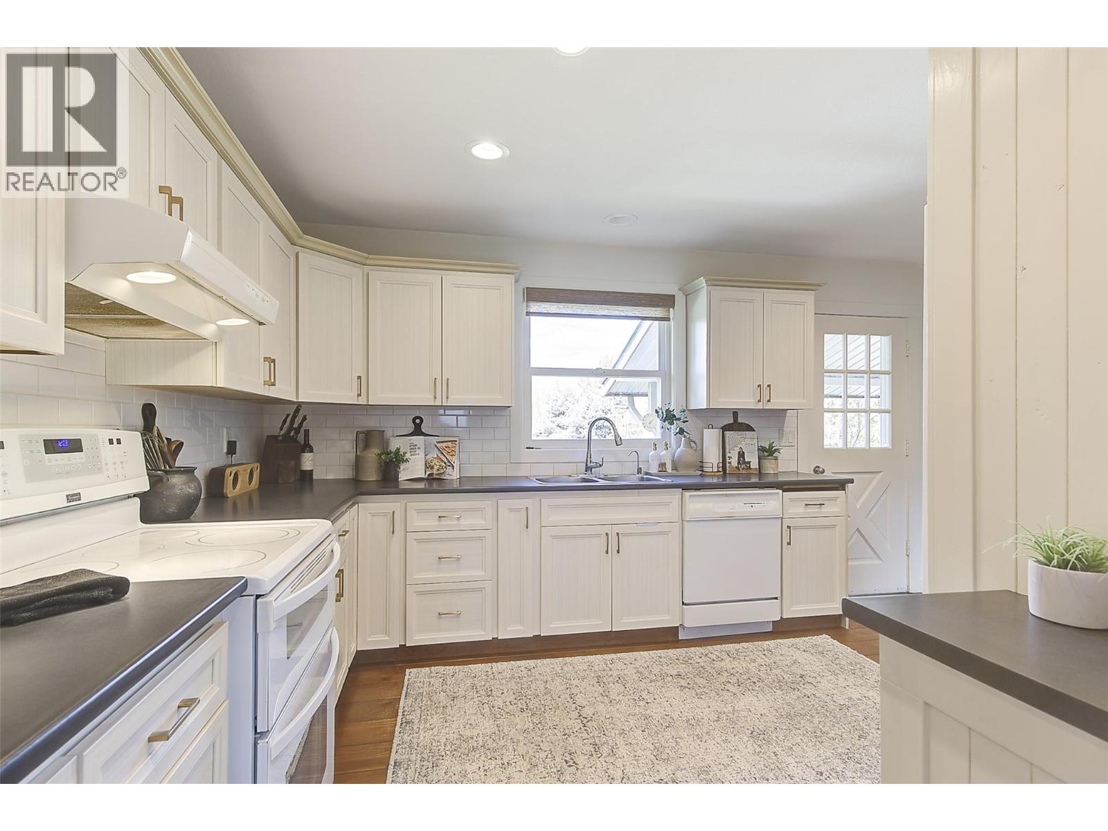 1520 Oakridge Road, Kelowna, British Columbia  V1W 3A9 - Photo 8 - 10383528