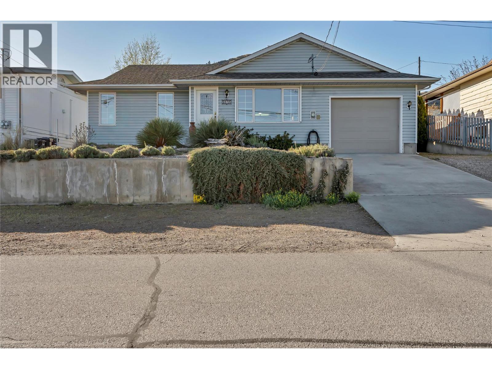 5878 Tulameen Street, Oliver, British Columbia  V0H 1T0 - Photo 1 - 10383490