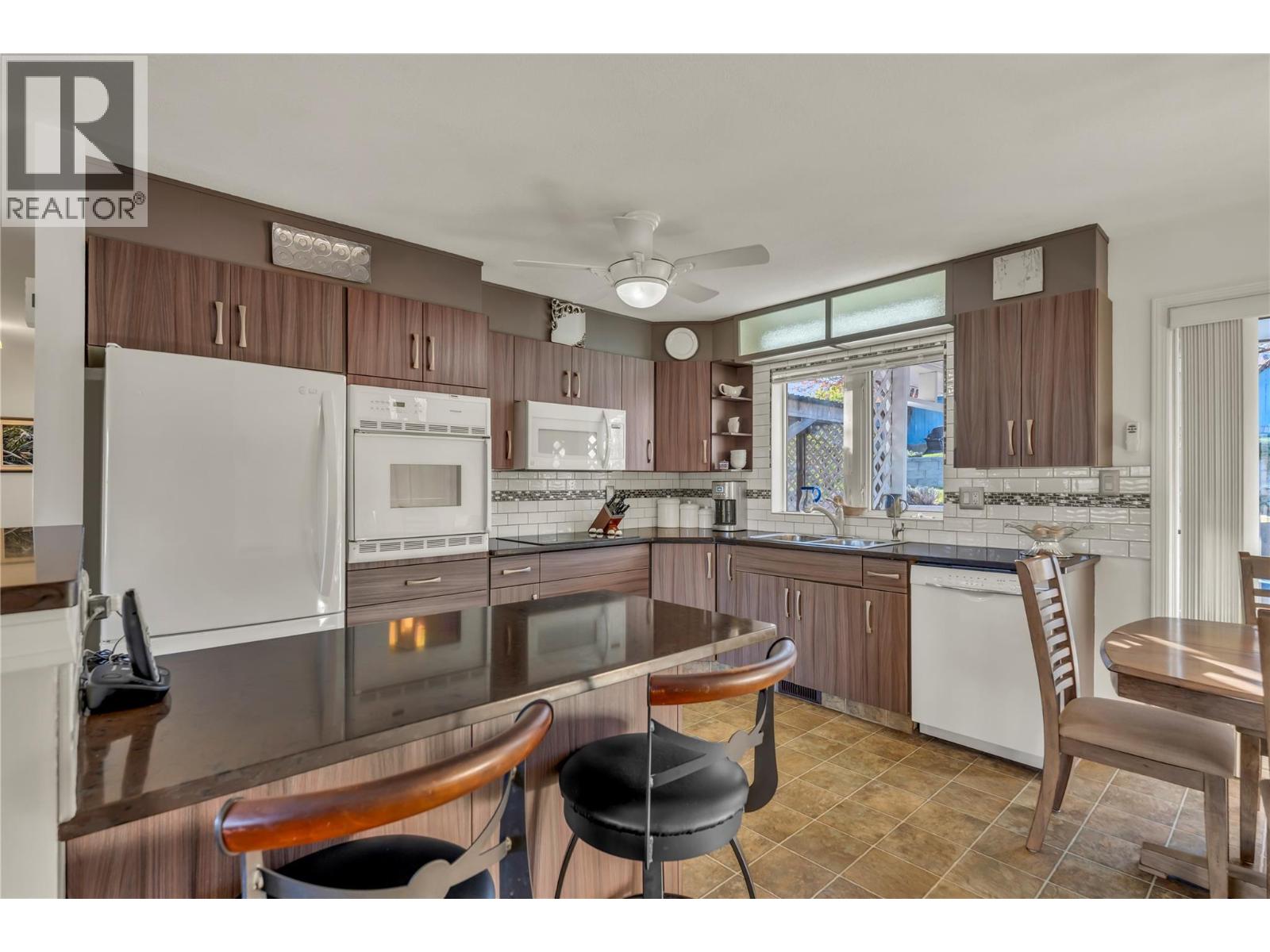 5878 Tulameen Street, Oliver, British Columbia  V0H 1T0 - Photo 6 - 10383490