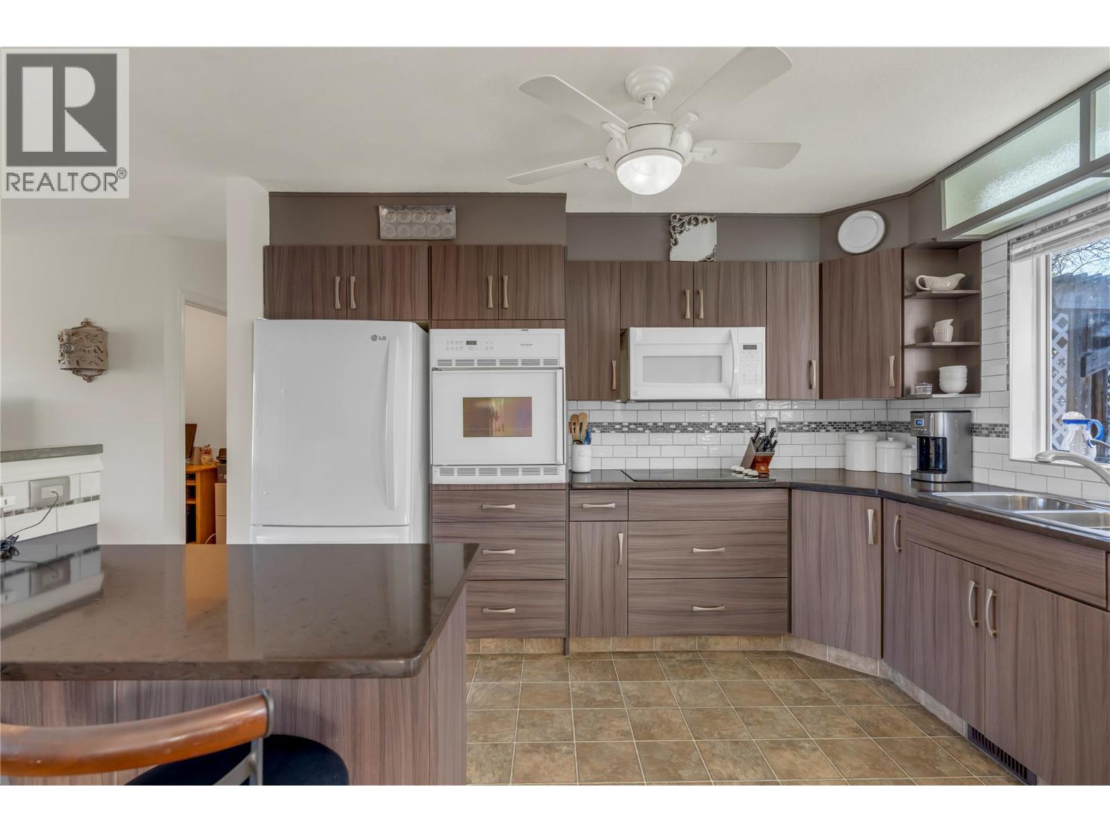 5878 Tulameen Street, Oliver, British Columbia  V0H 1T0 - Photo 7 - 10383490