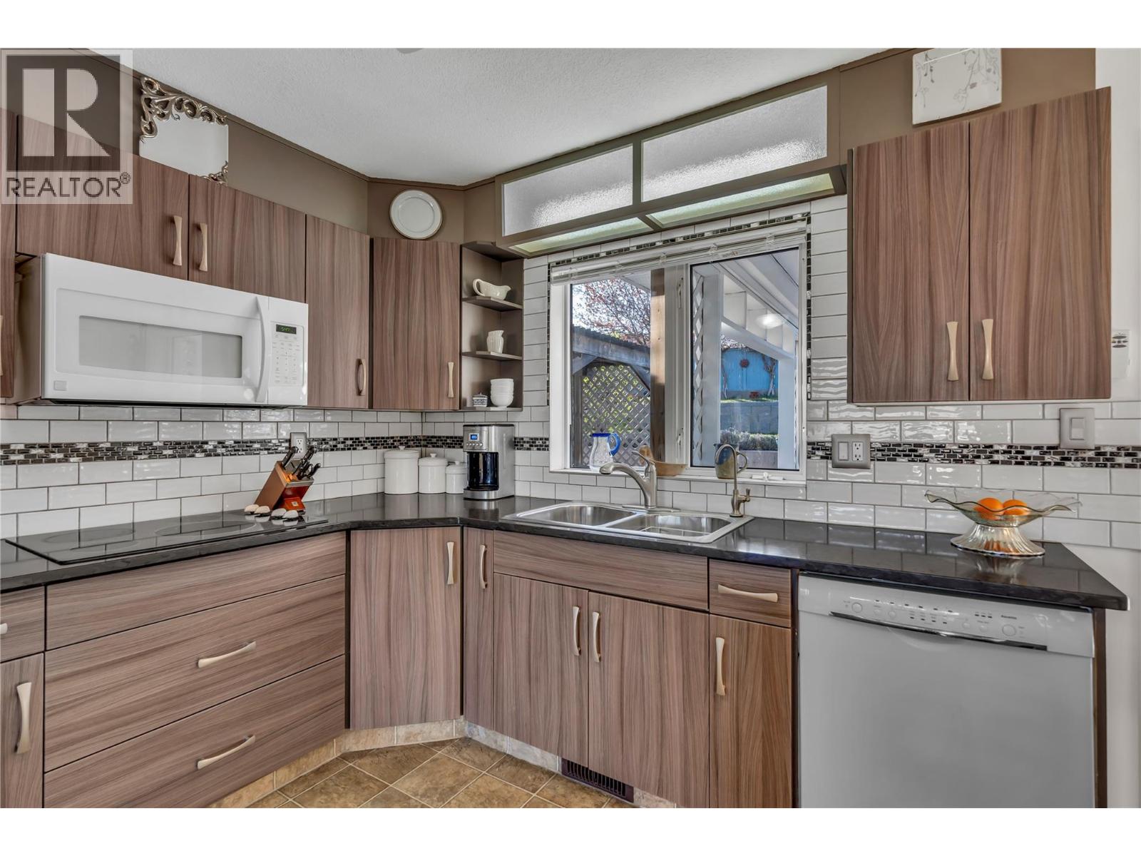 5878 Tulameen Street, Oliver, British Columbia  V0H 1T0 - Photo 8 - 10383490