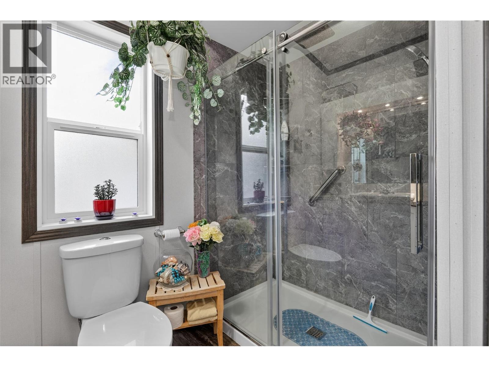 5235 Shaw Road Unit# 11, Salmon Arm, British Columbia  V1E 4M3 - Photo 15 - 10383370