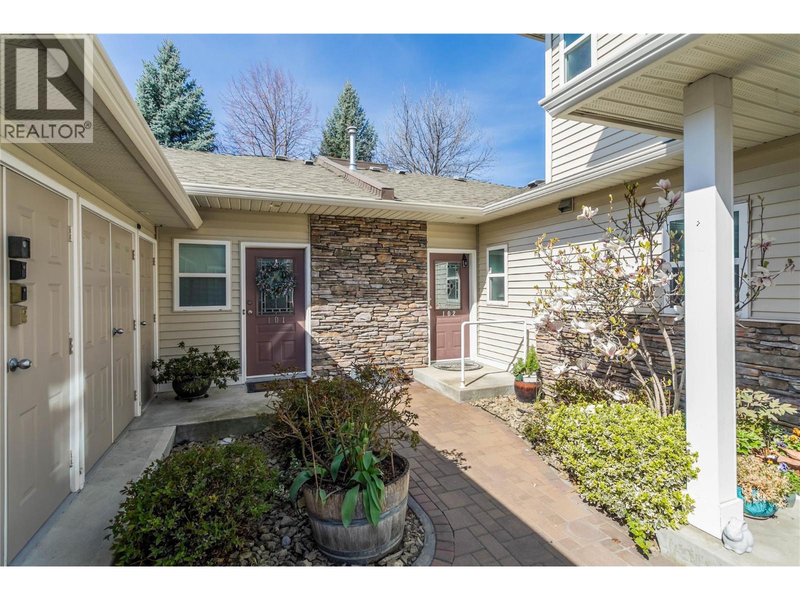 4049 Lakeshore Road Unit# 102, Kelowna, British Columbia  V1W 1V7 - Photo 2 - 10382740