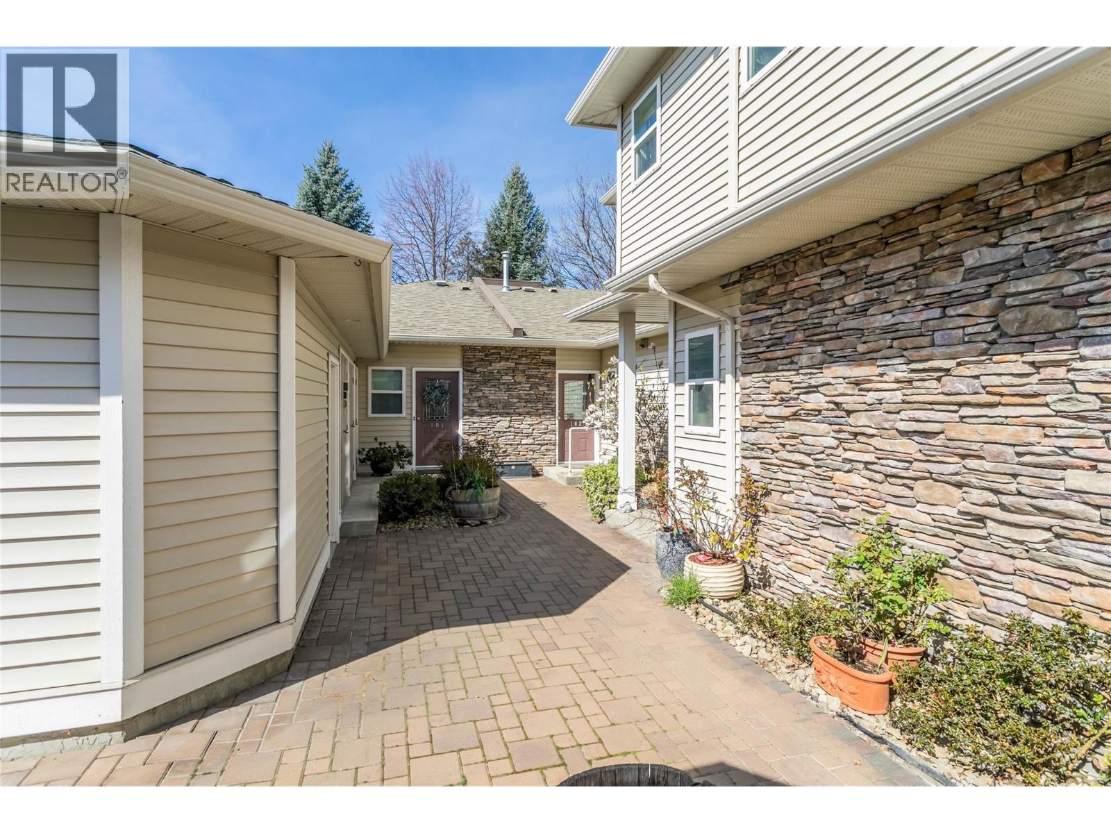 4049 Lakeshore Road Unit# 102, Kelowna, British Columbia  V1W 1V7 - Photo 3 - 10382740