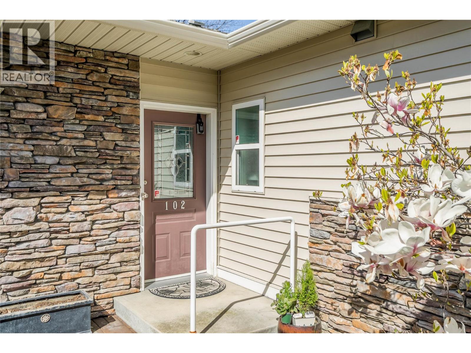 4049 Lakeshore Road Unit# 102, Kelowna, British Columbia  V1W 1V7 - Photo 4 - 10382740