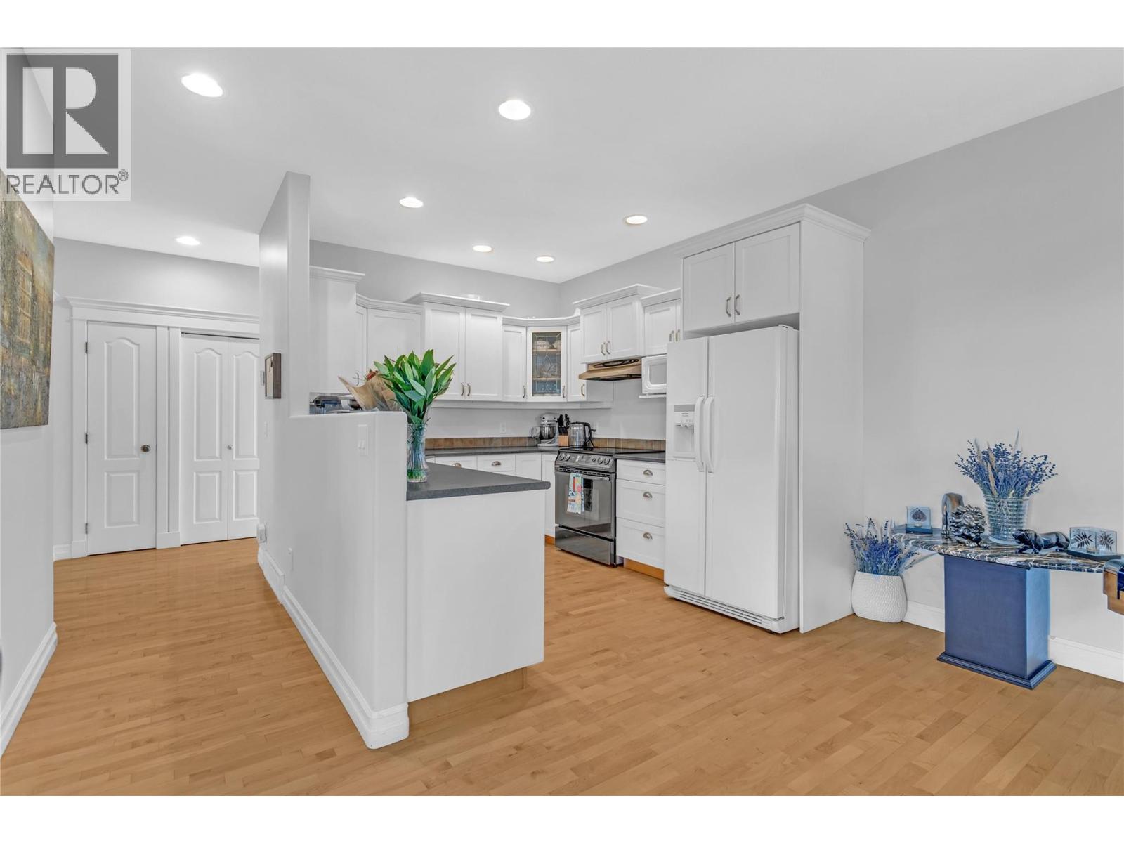 4049 Lakeshore Road Unit# 102, Kelowna, British Columbia  V1W 1V7 - Photo 8 - 10382740