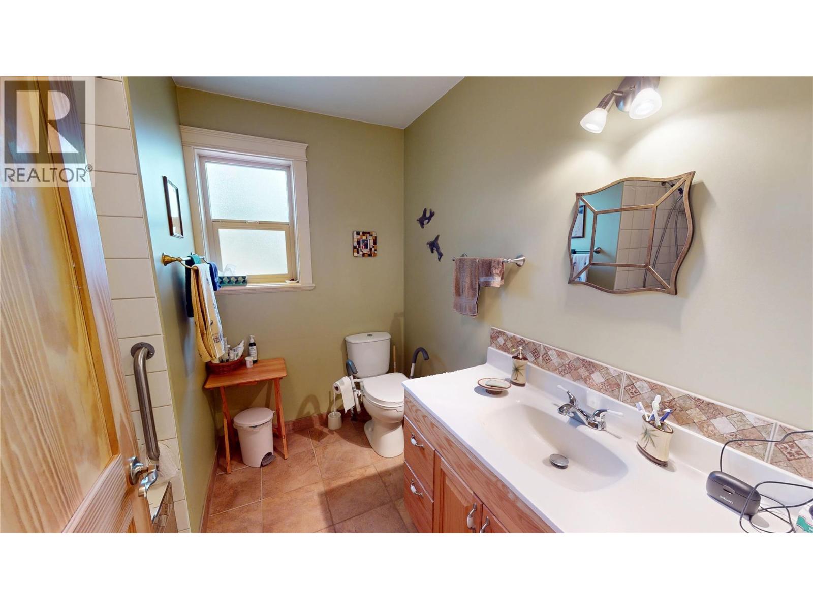 805 16th Avenue S, Creston, British Columbia  V0B 1G3 - Photo 12 - 10382298