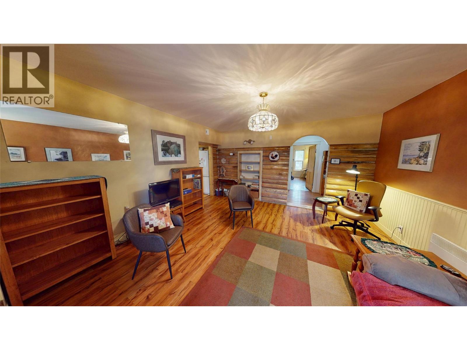 805 16th Avenue S, Creston, British Columbia  V0B 1G3 - Photo 3 - 10382298