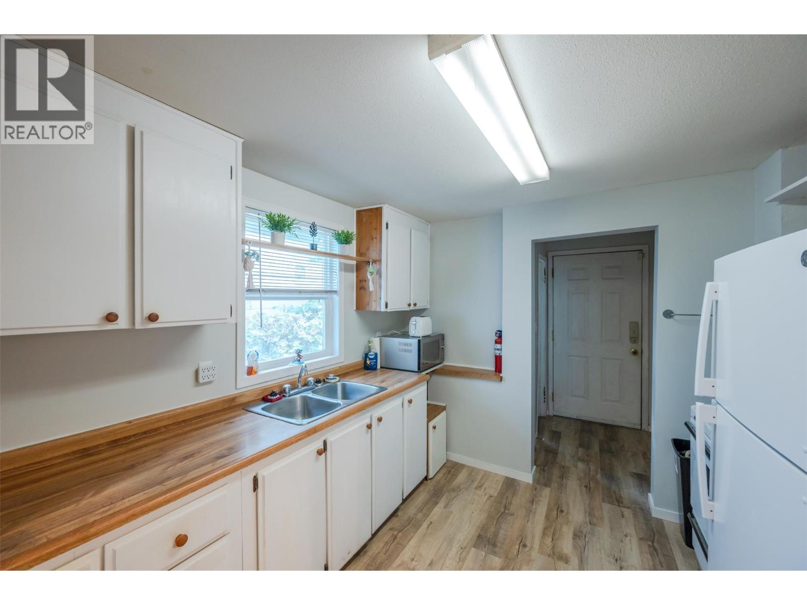 468 Wade Avenue W, Penticton, British Columbia  V2A 1V4 - Photo 7 - 10383558