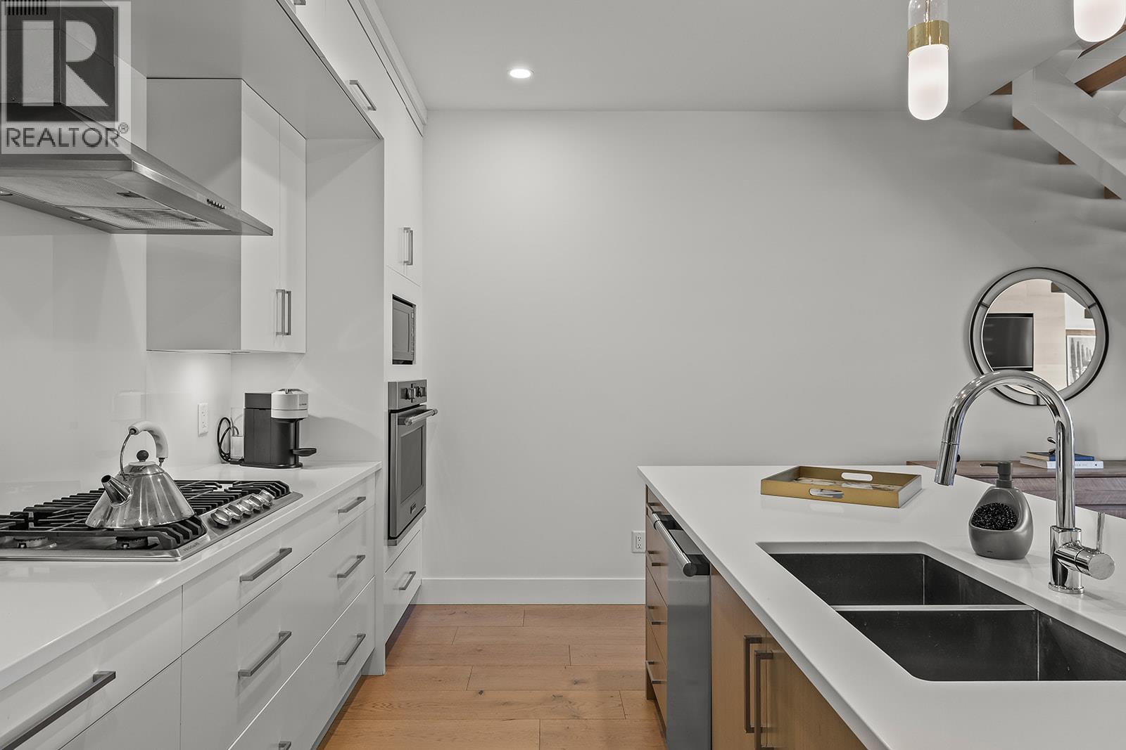 994 Guisachan Road, Kelowna, British Columbia  V1Y 9W8 - Photo 4 - 10380370