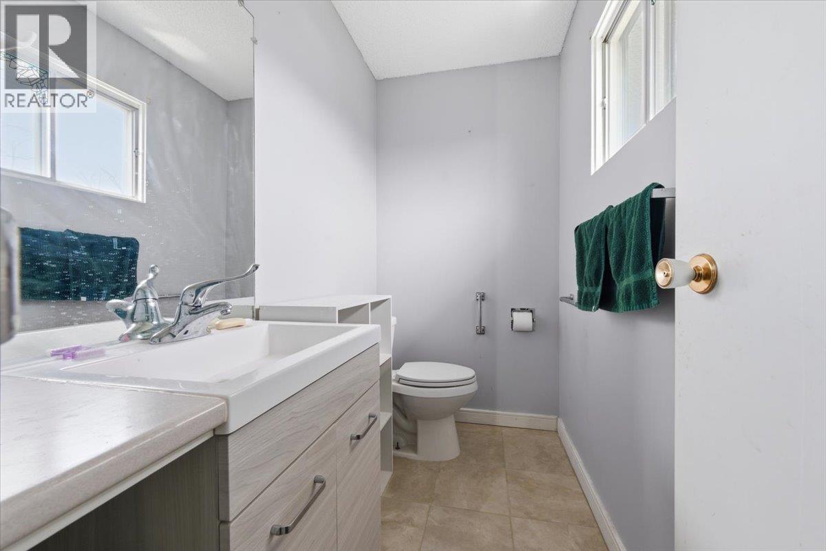 2002 21 Avenue, Vernon, British Columbia  V1T 7B9 - Photo 13 - 10383385