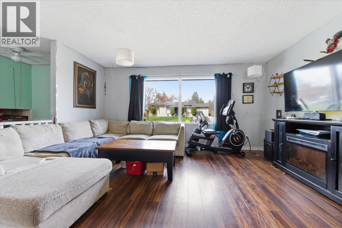 2002 21 Avenue, Vernon, British Columbia  V1T 7B9 - Photo 3 - 10383385