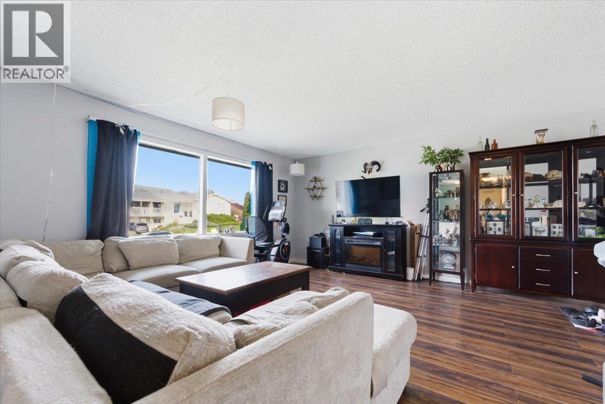 2002 21 Avenue, Vernon, British Columbia  V1T 7B9 - Photo 4 - 10383385