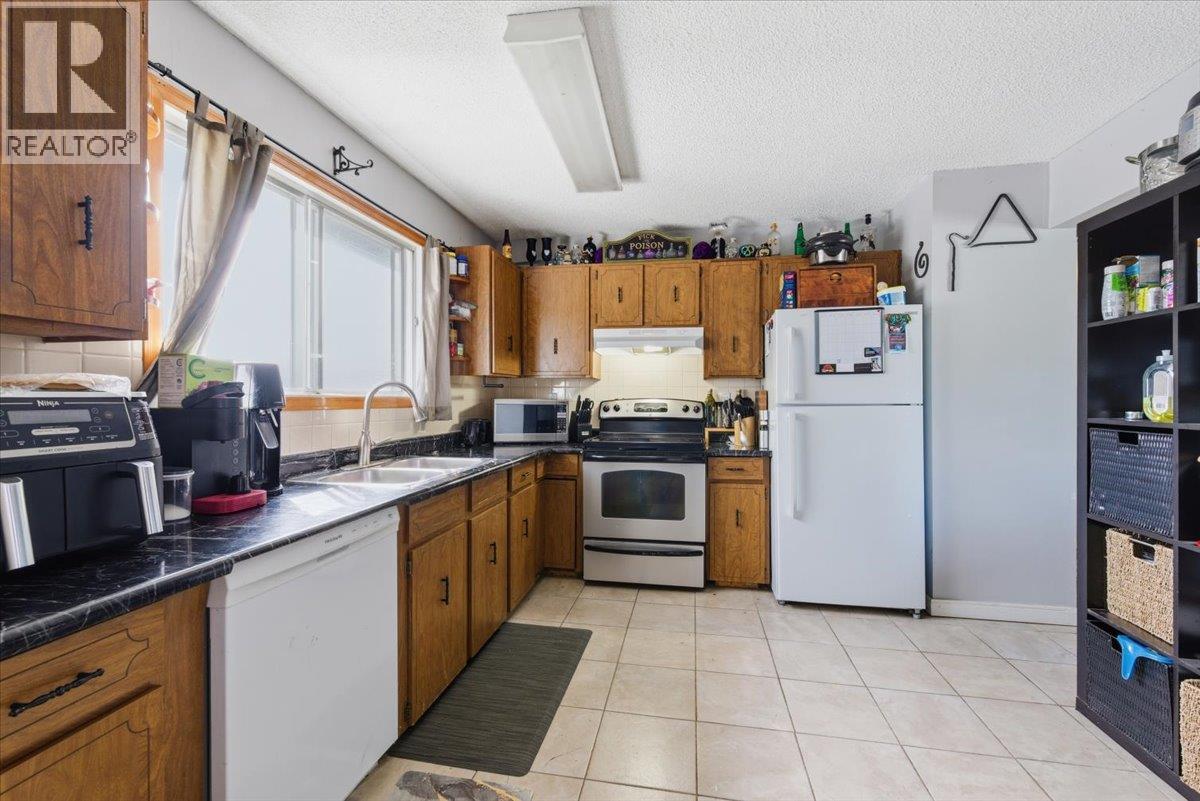 2002 21 Avenue, Vernon, British Columbia  V1T 7B9 - Photo 6 - 10383385