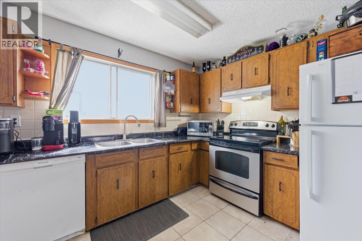 2002 21 Avenue, Vernon, British Columbia  V1T 7B9 - Photo 7 - 10383385